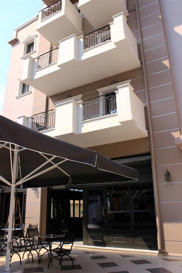Theasis Hotel פרמיתיה מראה חיצוני תמונה
