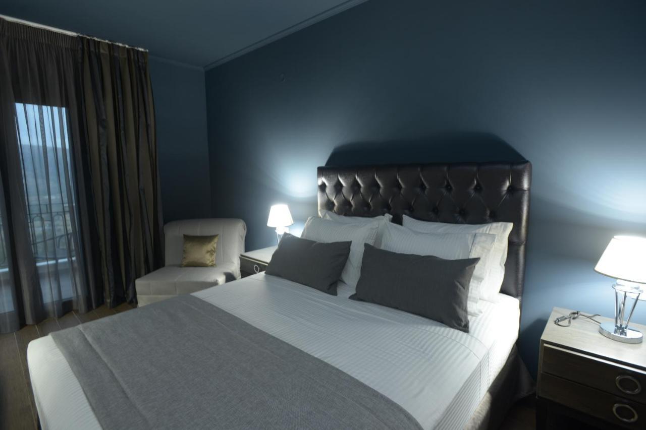 Theasis Hotel פרמיתיה מראה חיצוני תמונה