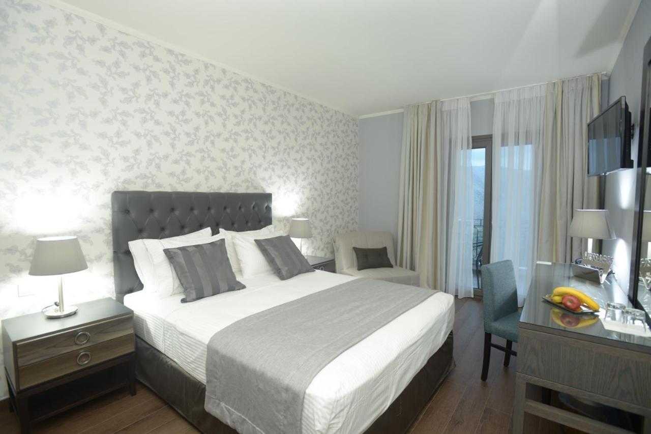 Theasis Hotel פרמיתיה מראה חיצוני תמונה